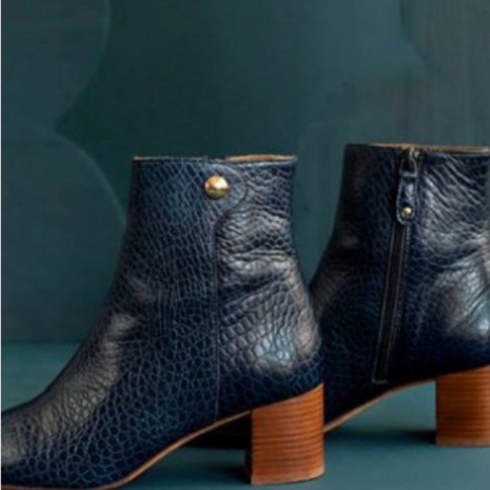 Stylish Navy Ankle Boots with Wooden Heel